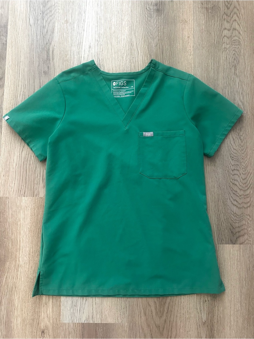 Woman’s FIGS XS Scrub Top